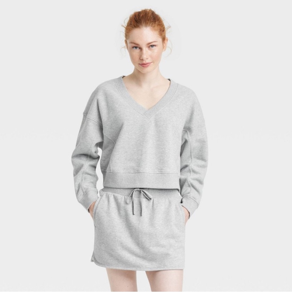 NWT JOYLAB VNECK SWEATSHIRT